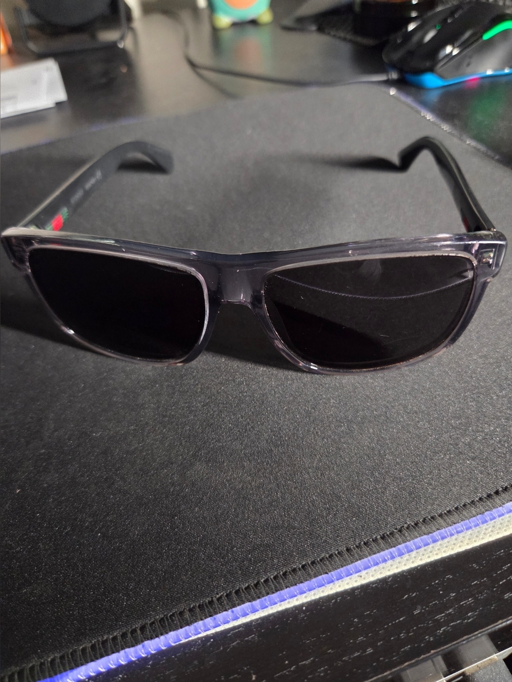 Gucci Black Sunglasses with Red & Green Stripe Accent - Picture 4 of 6